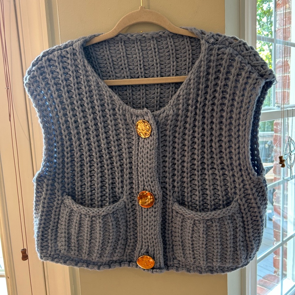 Cropped cute blue knit sweater gold accent buttons Small excellent condition